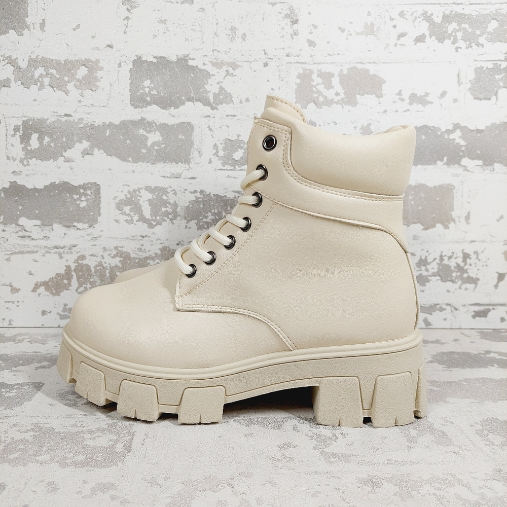 New Wild Diva Saylor Beige Chunky Sole Combat Boots K123